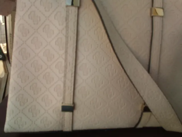 Bolso Guess Beige y Plateado