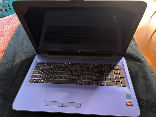 Ordenador HP Morado