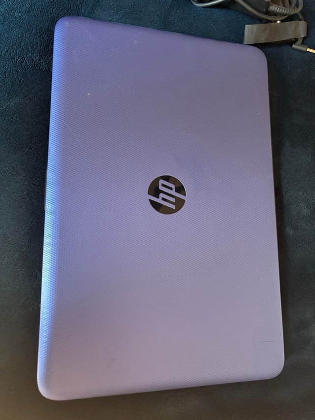 Ordenador HP Morado