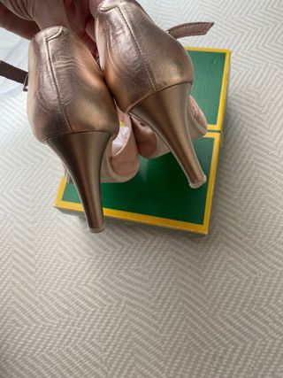 Zapatos de tacón Pitillos oro y rosa