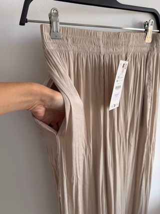Pantalón Zara ancho fluido cava