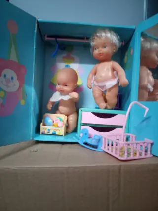 Armario barriguitas con retoños y accesorios.Famos