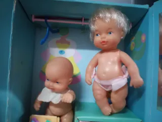 Armario barriguitas con retoños y accesorios.Famos