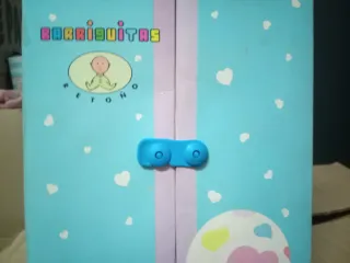 Armario barriguitas con retoños y accesorios.Famos