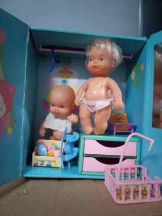 Armario barriguitas con retoños y accesorios.Famos