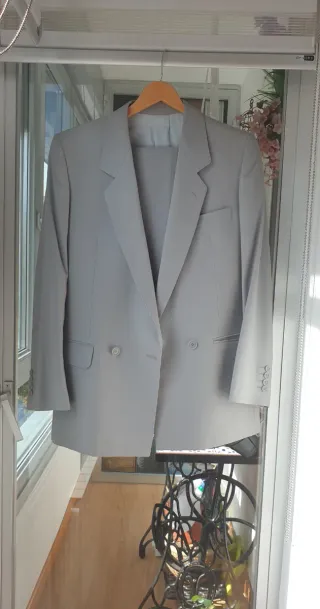 Traje Americana Pantalón gris claro