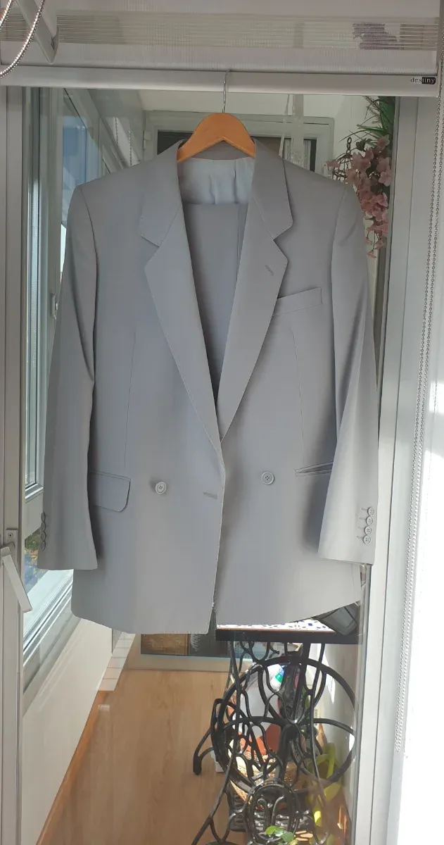 Traje Americana Pantalón gris claro