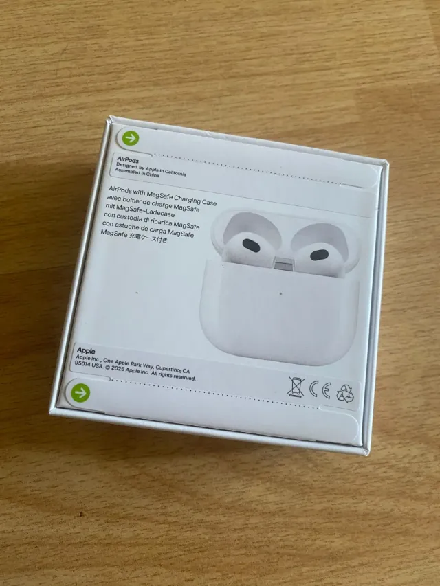 AirPods 3 con su embalaje