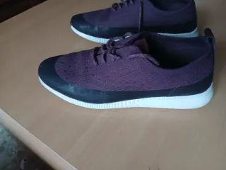 Zapatos color berenjena. Nuevos