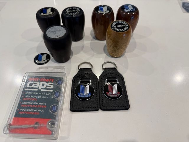 Pomos de palancas de cambios y Llaveros Triumph