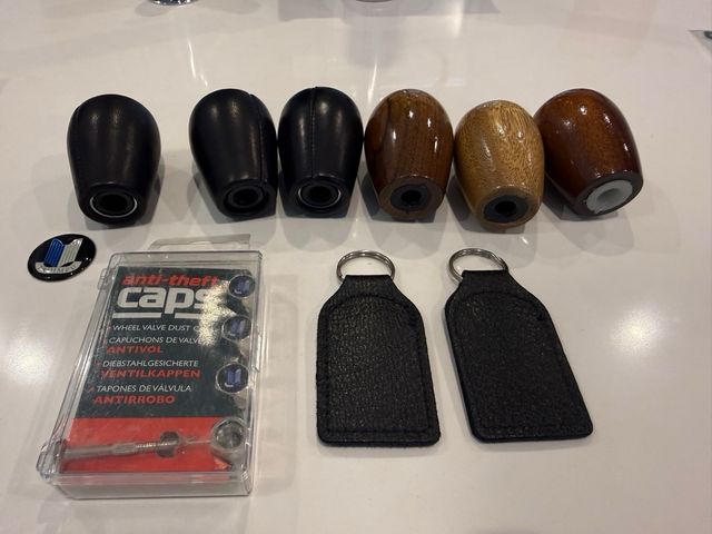 Pomos de palancas de cambios y Llaveros Triumph