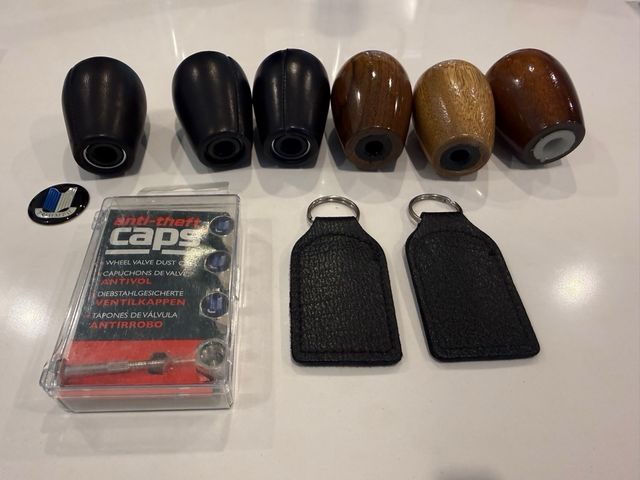 Pomos de palancas de cambios y Llaveros Triumph