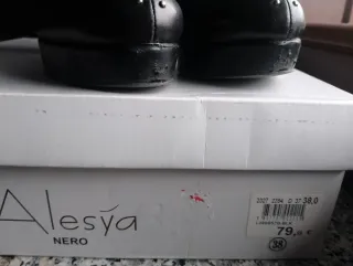 Stivali neri borchiati