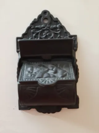 Antiguo cenicero de tren de fundición