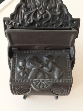 Antiguo cenicero de tren de fundición