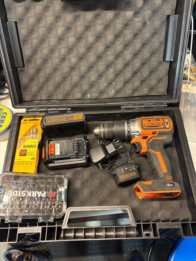 Taladro Black+Decker 18V Brushless + maletín