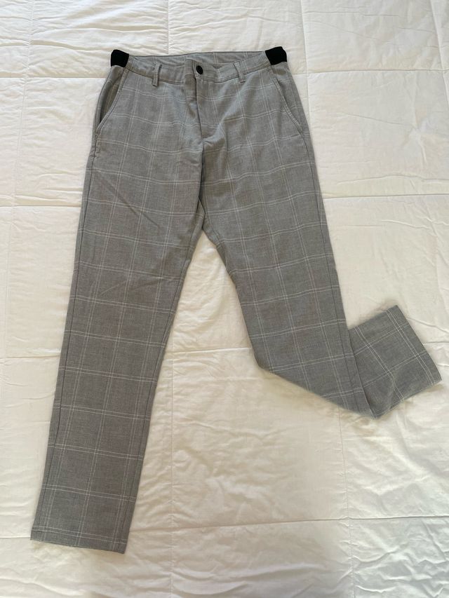 Pantalones de cuadros grises