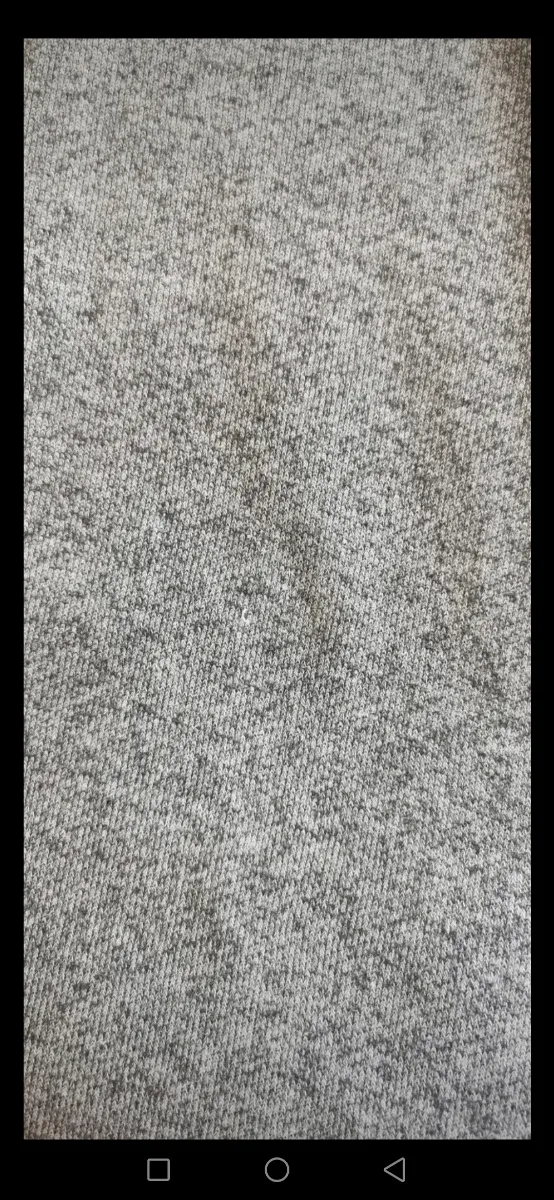 Sudadera gris con capucha