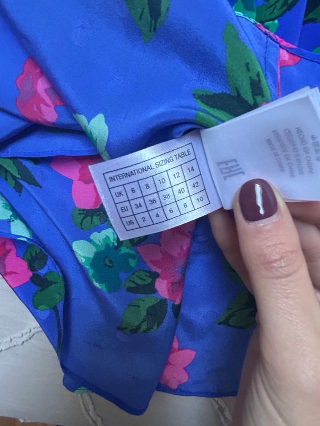 Vestido Essentiel Antwerp Seda Estampado Floral