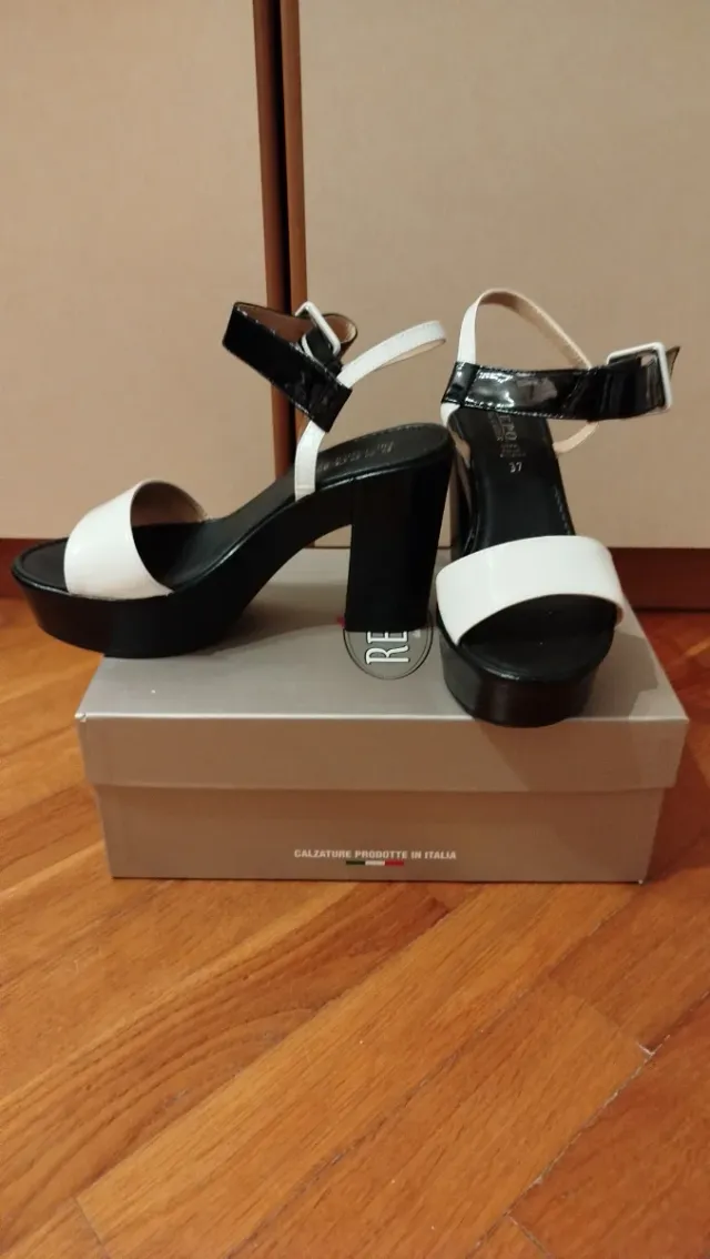 Sandali tacco alto bianchi e neri n. 37