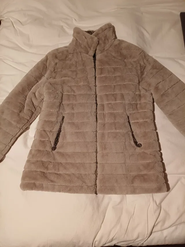 Chaquetón reversible gris y beige