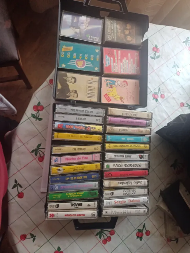 Lote de 20 Cintas de Cassette Variadas