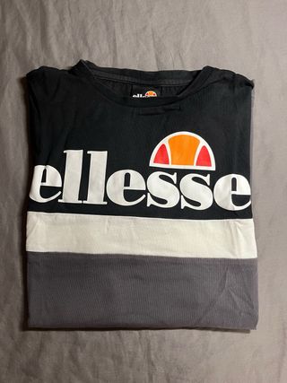 Camiseta Ellesse Negra con Rayas