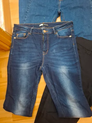 Lote 4 Vaqueros de varios marcas hm bershka stradi
