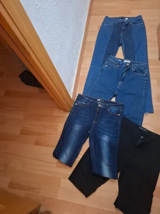 Lote 4 Vaqueros de varios marcas hm bershka stradi