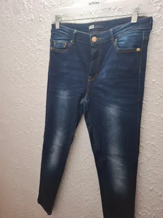 Lote 4 Vaqueros de varios marcas hm bershka stradi