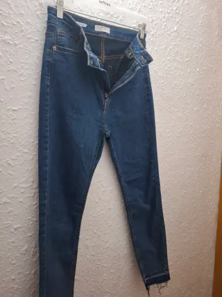 Lote 4 Vaqueros de varios marcas hm bershka stradi