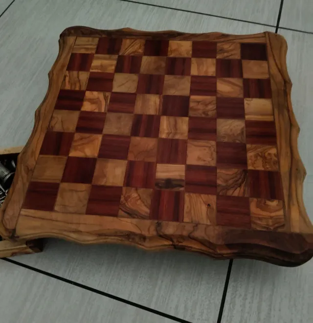 Scacchiera in legno di ulivo