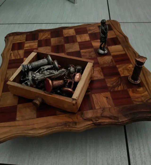 Scacchiera in legno di ulivo