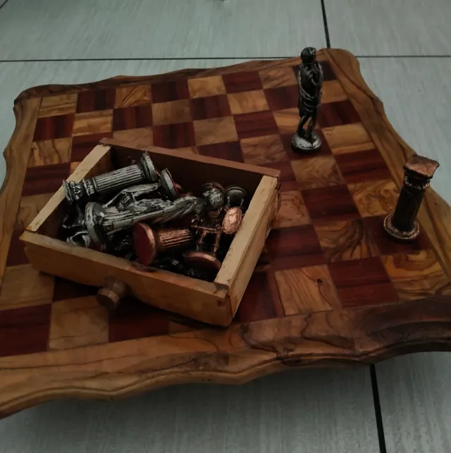 Scacchiera in legno di ulivo