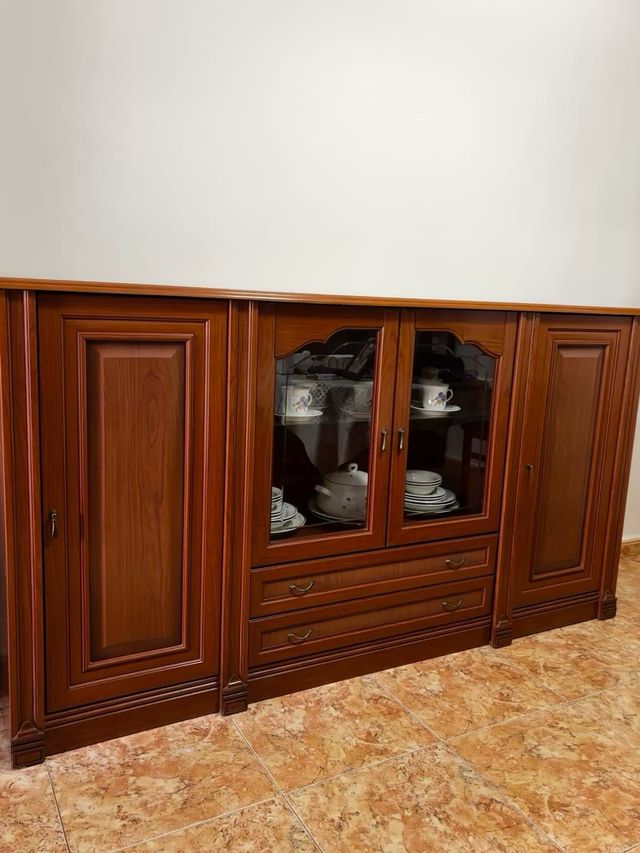 Aparador madera vitrina y cajones