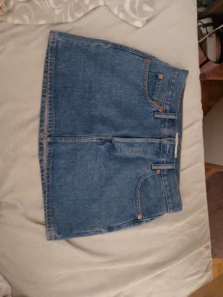 Minifalda vaquera Icon Skirt Levi's. Talla 27