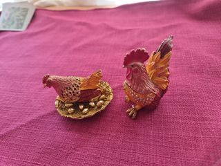 Lote 2 figuras gallo y gallina bronce