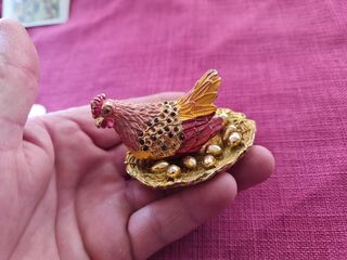 Lote 2 figuras gallo y gallina bronce