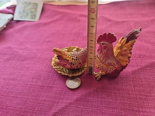 Lote 2 figuras gallo y gallina bronce