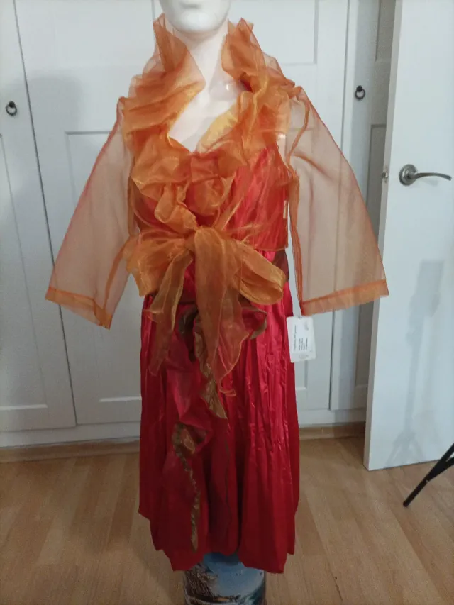 Vestido de fiesta rojo y dorado