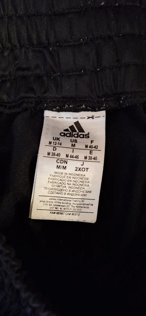 Pantalón deportivo Adidas negro