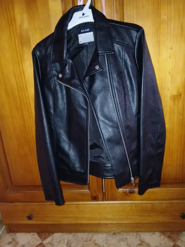 Cazadora polipiel negra