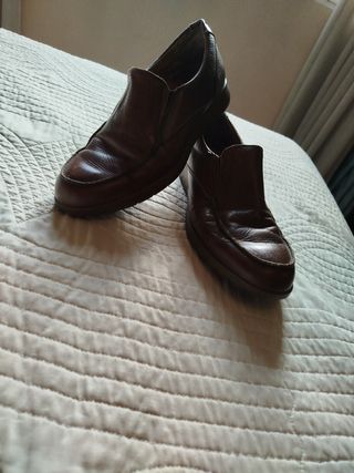 Zapatos de vestir de cuero marrónMuy Comodos