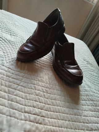 Zapatos de vestir de cuero marrónMuy Comodos