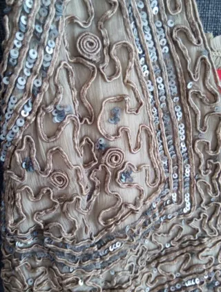 Vestido de fiesta beige y dorado