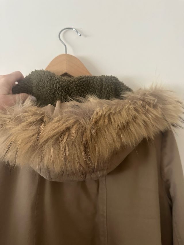 Parka Maje Beige con Capucha y Pelo