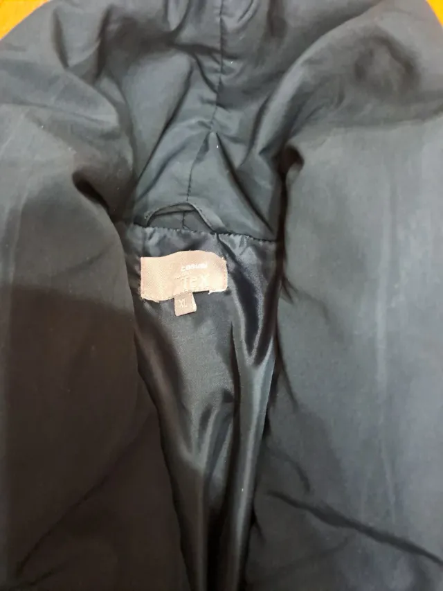 Cazadora negra acolchada mujer