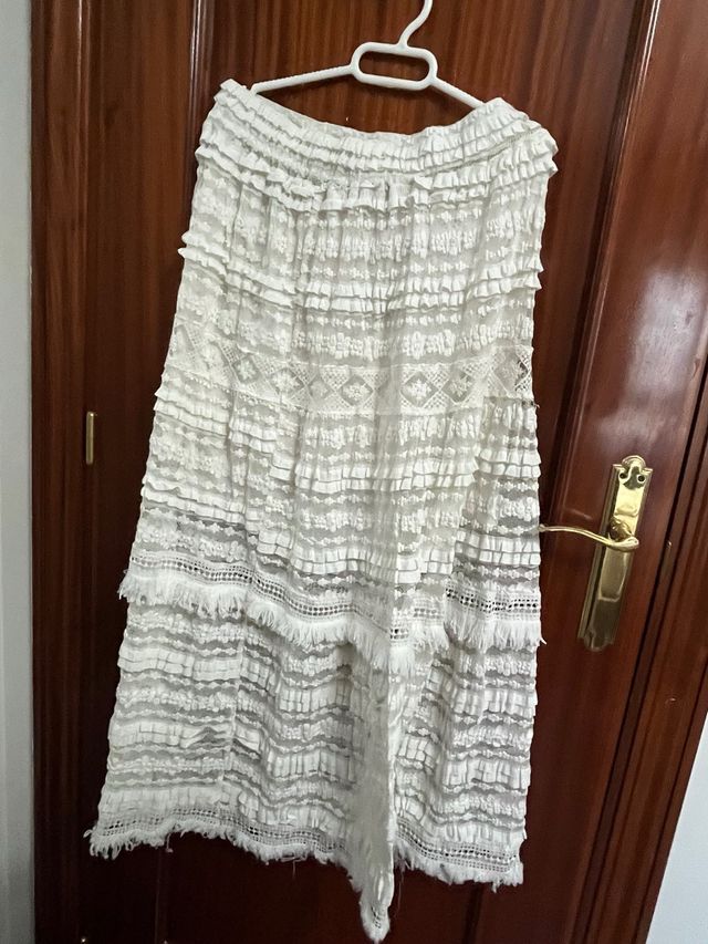 Falda larga blanca de encaje