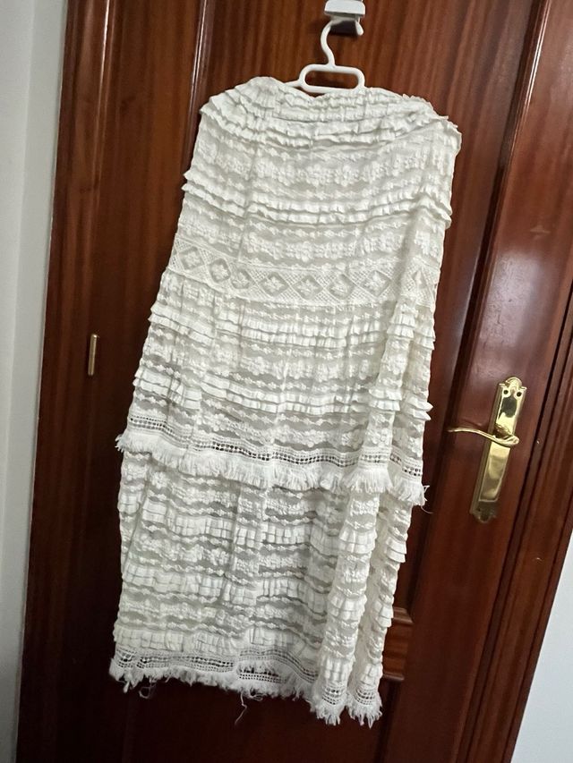 Falda larga blanca de encaje