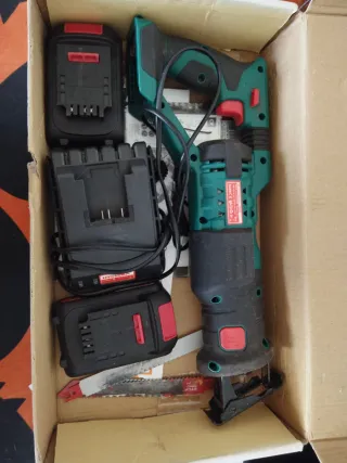 Sierra de sable inalámbrica con baterías